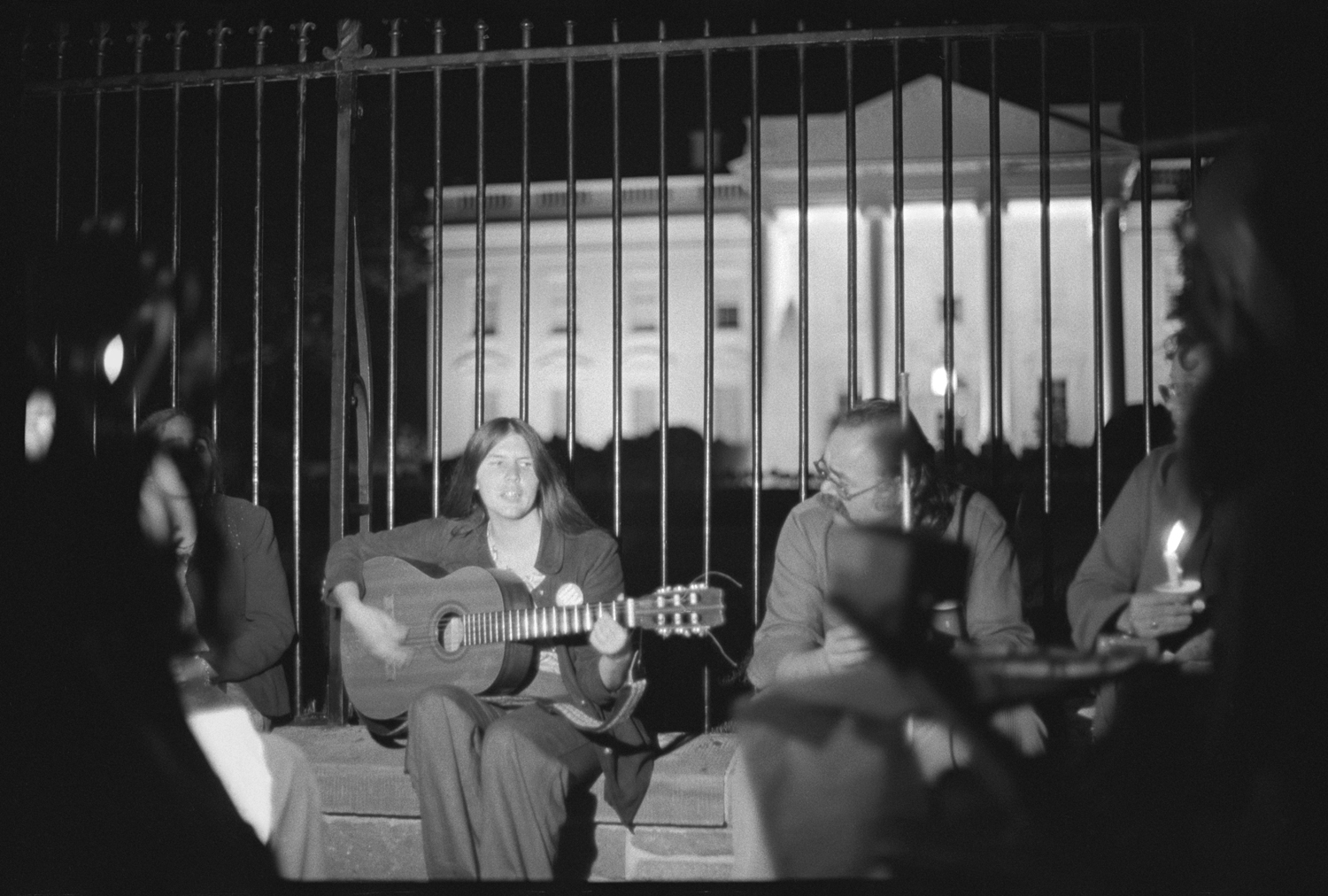 Person playing guitar outside the white house